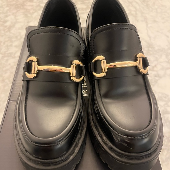 Steve Madden Black & Gold loafers // Size 6 - Picture 3 of 6